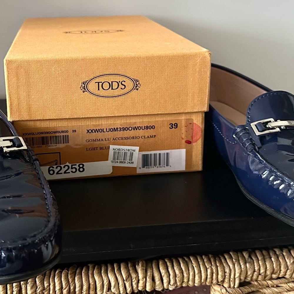 TOD’S Gommino Patent Leather Loafers Navy Blue Size 39 - Excellent Condition box - Picture 9 of 11